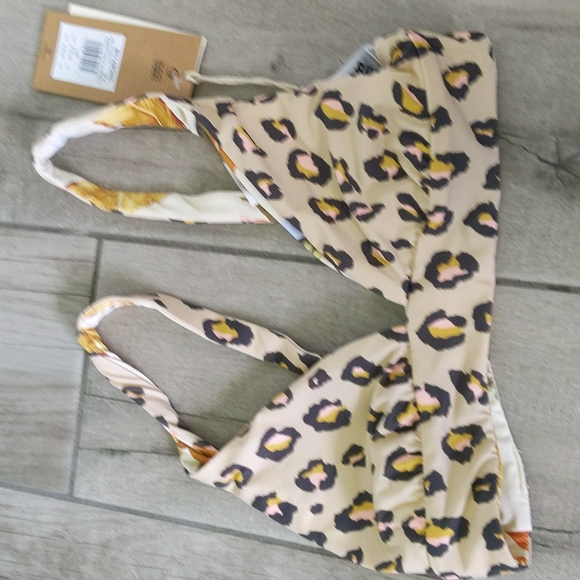 Billabong nwt reversible bikini top - Picture 3 of 3